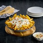 papas bistro con crema de cebollin y tocino